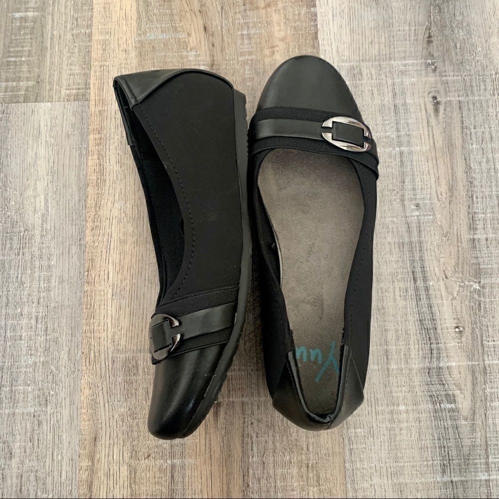 Black slip on shoes - Picture 3 of 5